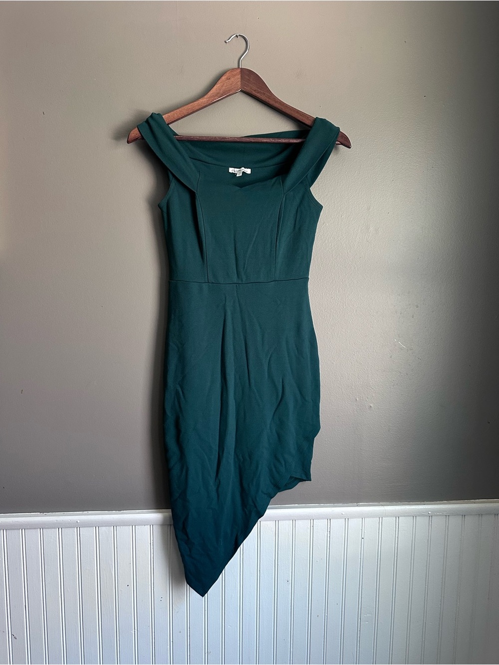 Charlotte Russe Women’s Body con off the Shoulder Dress Size Small